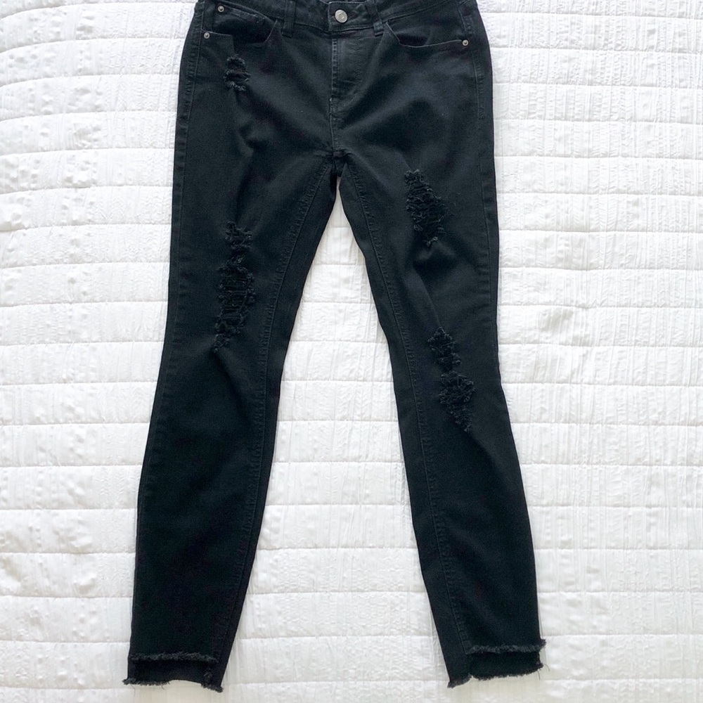 KENSIE EFFORTLESS ANKLE DESTRESSED MID RISE SIZE  4/27